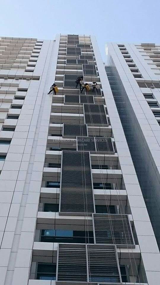 Exterior window cleaning services