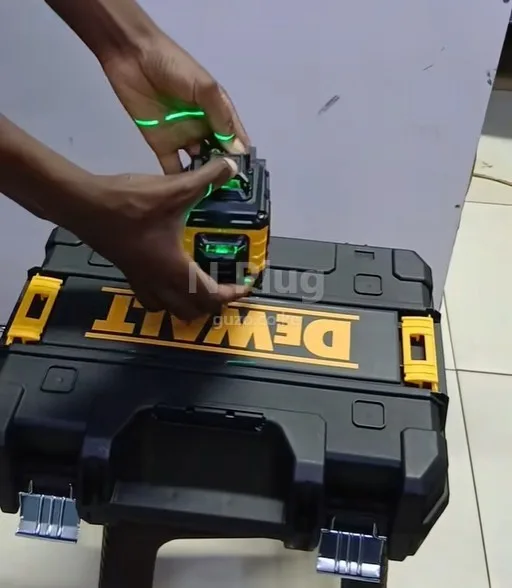 DEWALT LASER LEVEL - Construction Equipment