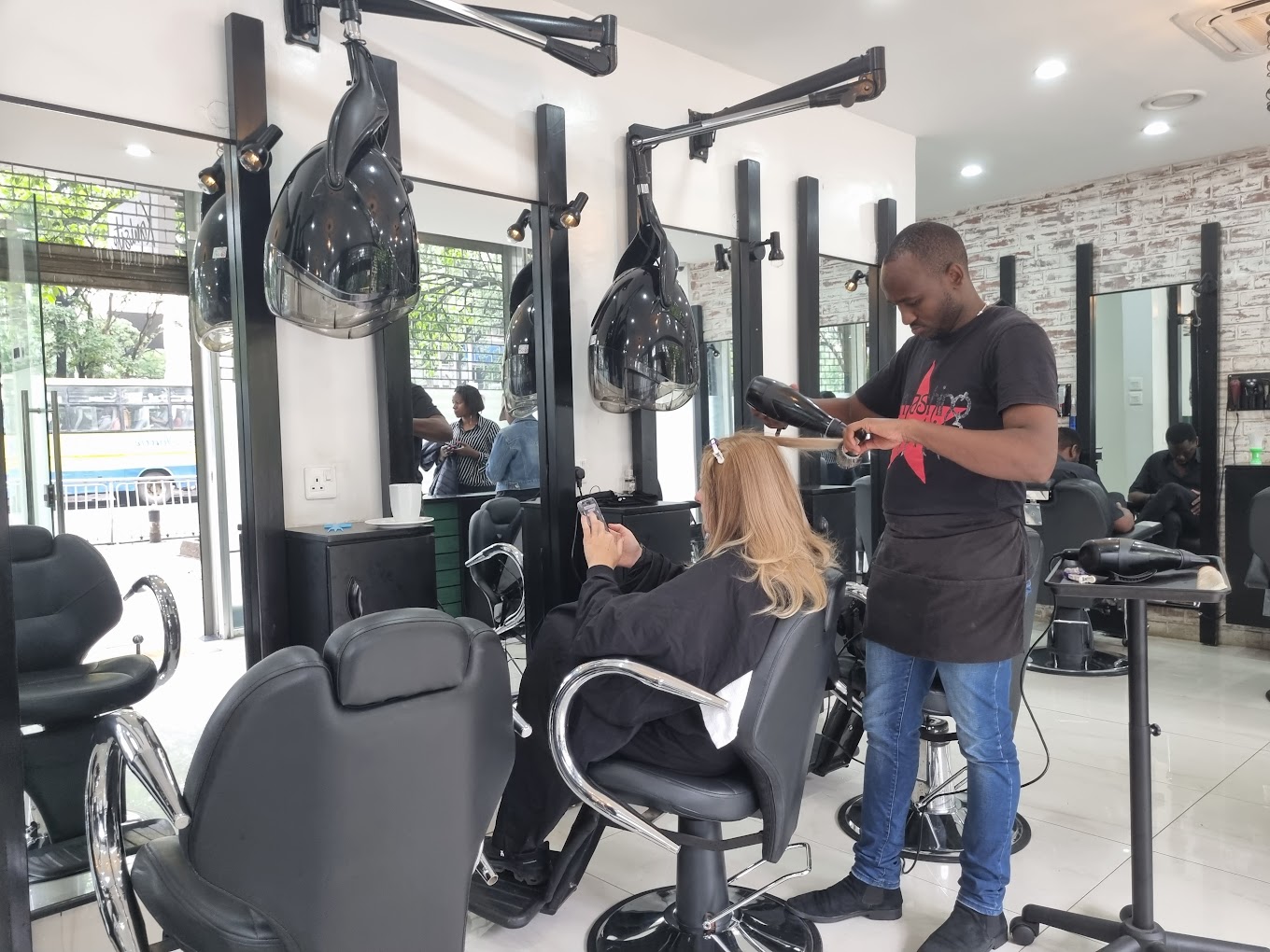 Xquisite Hair Salon & Barber Shop - Hair salon in Nairobi CBD